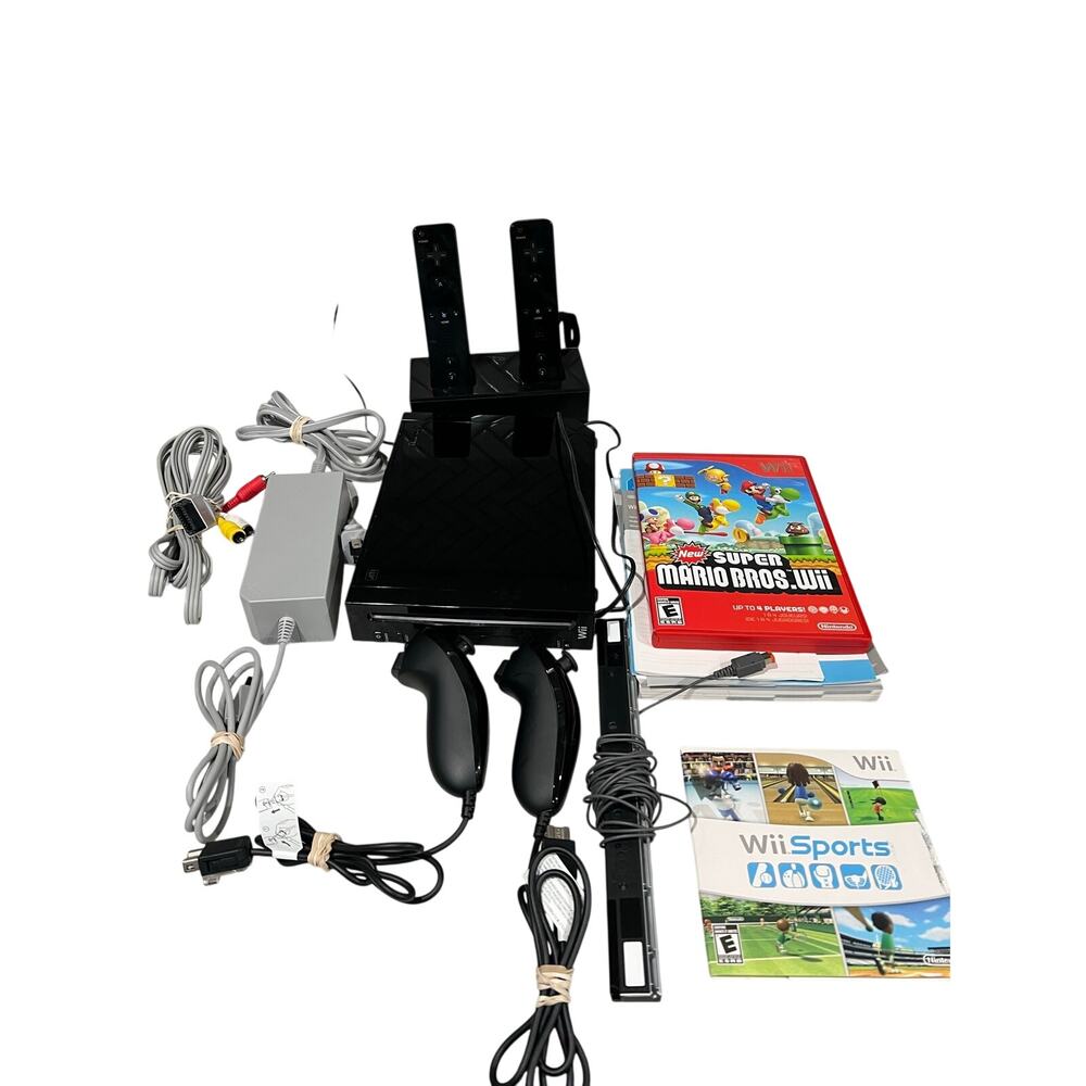 Nintendo Wii RVL-001 Console Bundle GameCube Compatible Wii Sports Mario - Picture 2 of 11